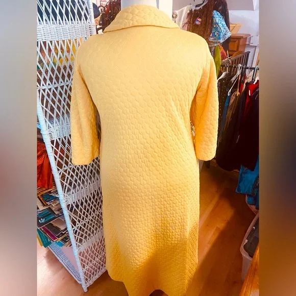 ^Saybury- Vintage 60’s - quilted nylon robe- gold buttons, pockets- XL - as is - Picture 5 of 11